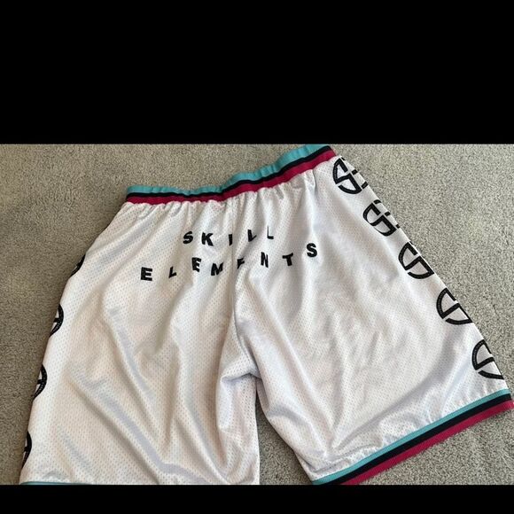 Skill Elements Element Air-Flex Gym Shorts 2XL
Side pockets. - Picture 4 of 7